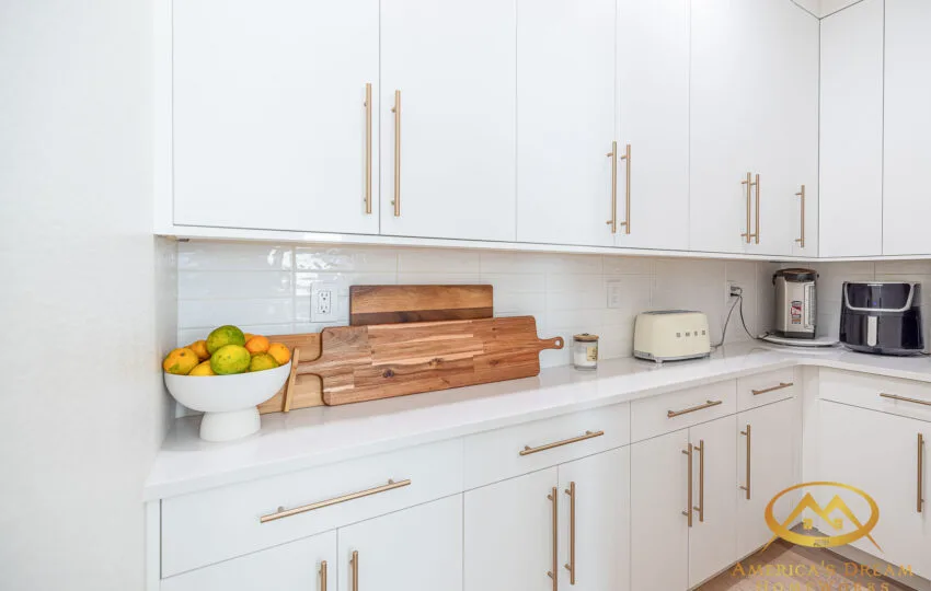 custom high-gloss cabinets
