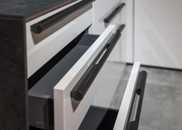 Custom Cabinet Refinishing Services in Rocklin CA: Where Glam Meets Grain