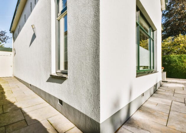 is stucco cheaper than siding